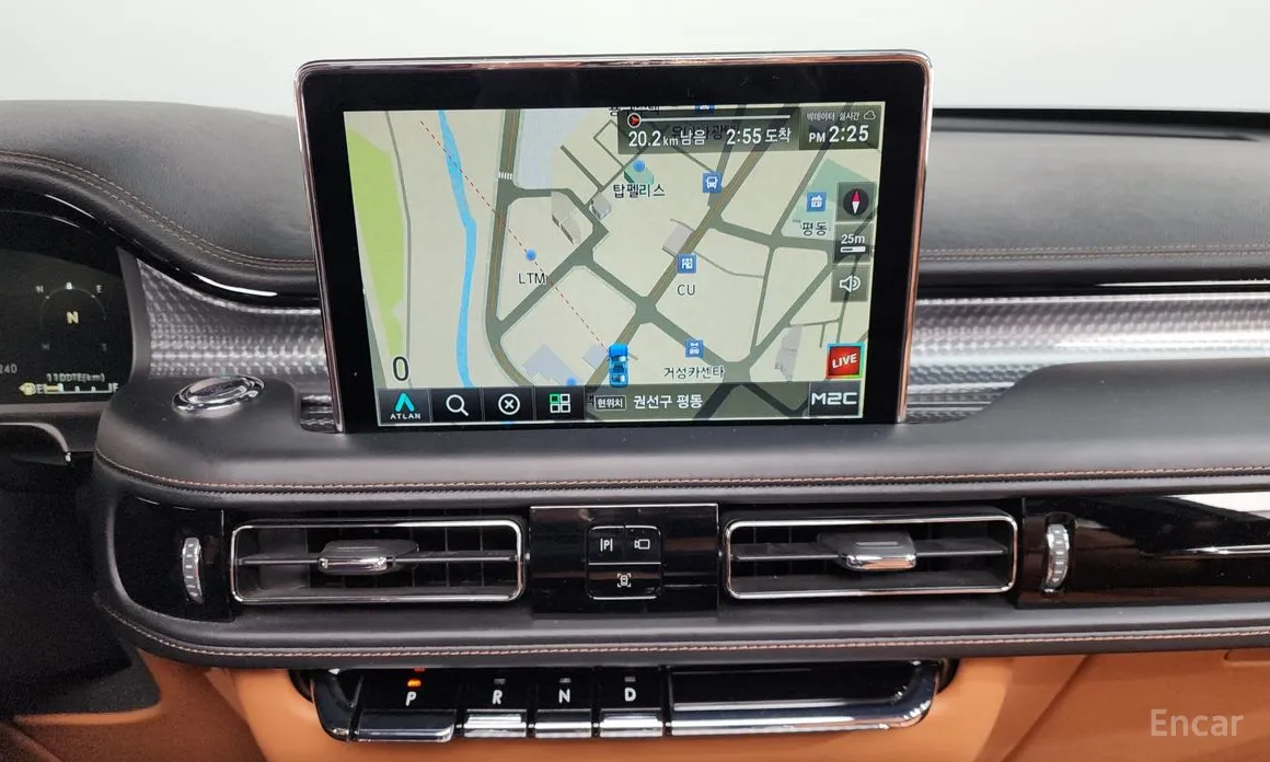 Фото 14 - Lincoln Aviator