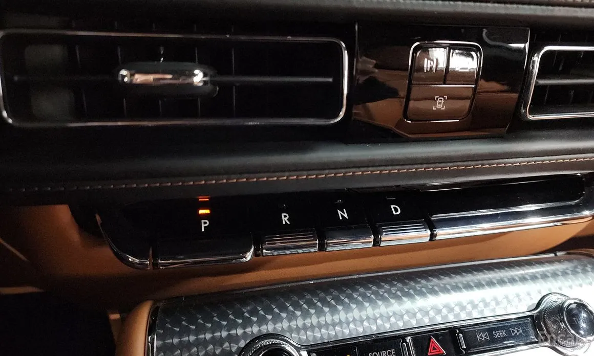 Фото 9 - Lincoln Aviator