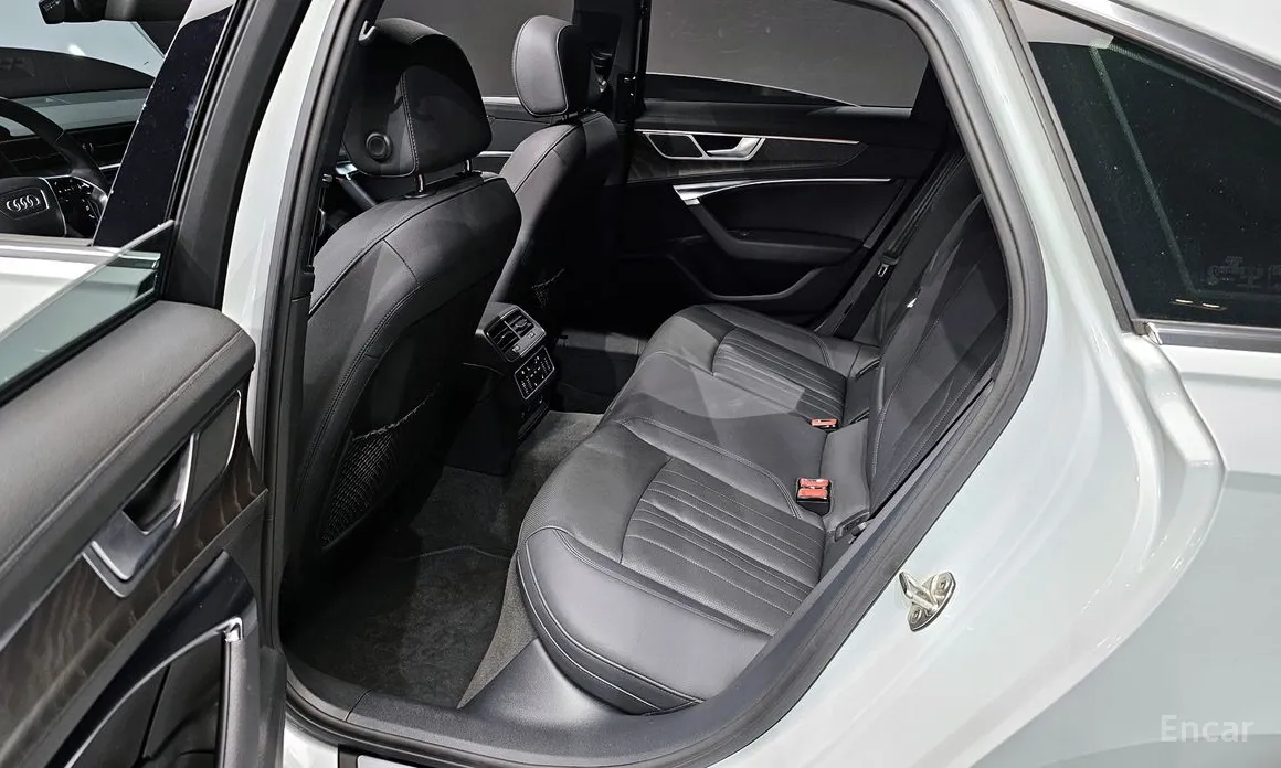 Фото 12 - Audi A6