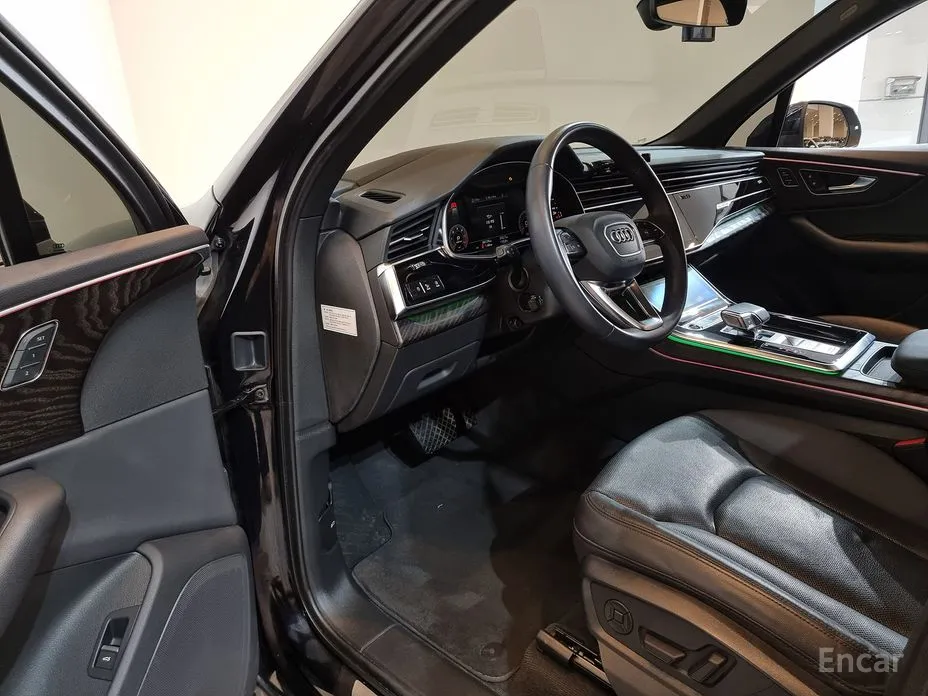 Фото 16 - Audi Q7