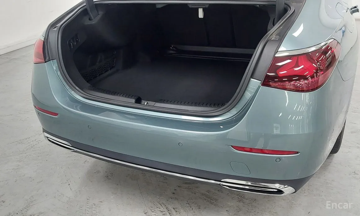 Фото 11 - Mercedes-Benz E-Class