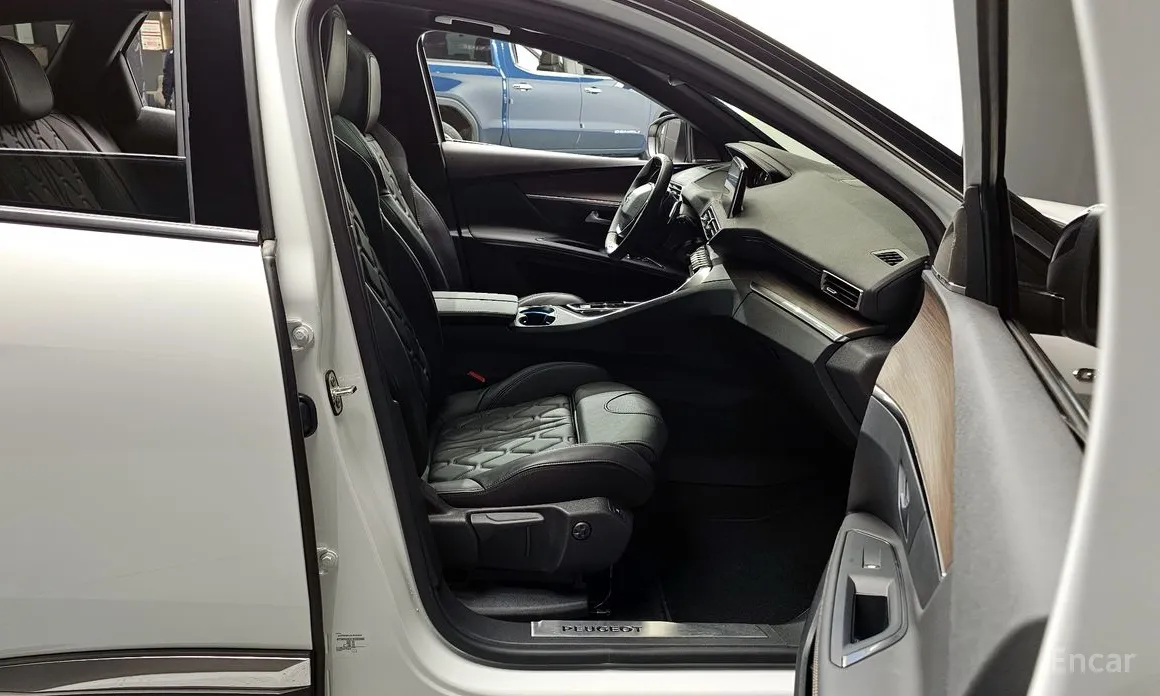 Фото 11 - Peugeot 3008