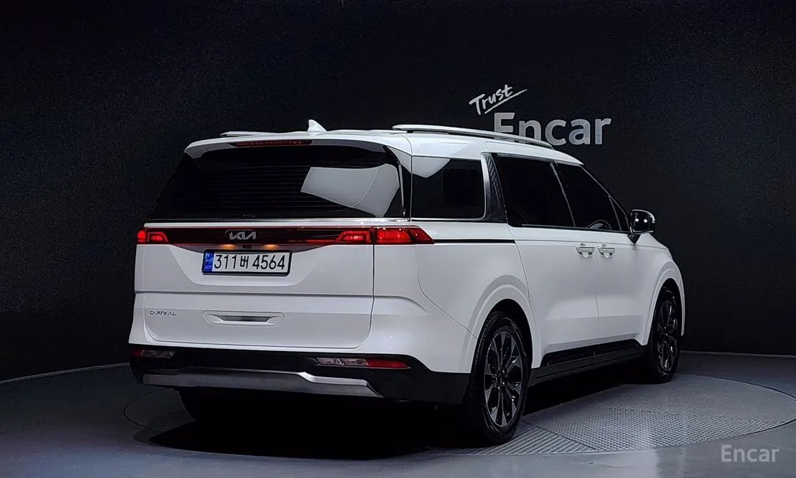 Фото 2 - Kia Carnival