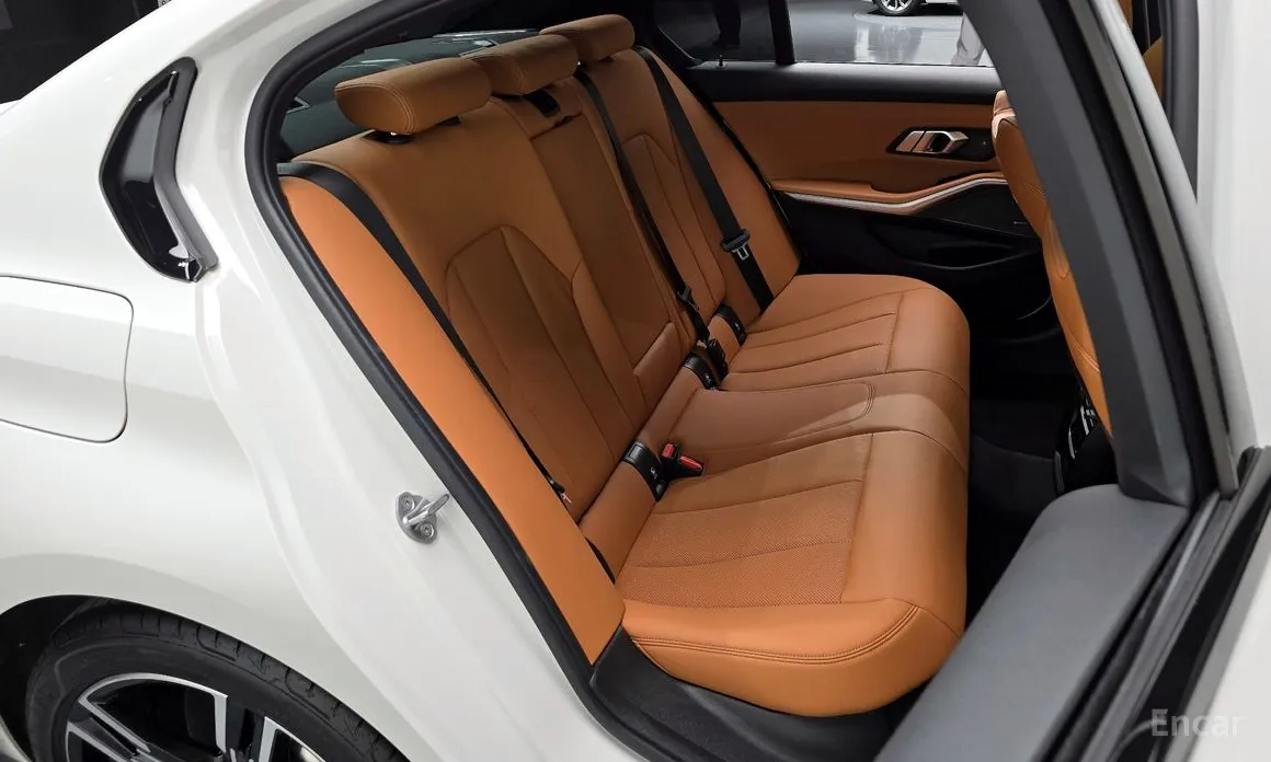 Photo 12 - BMW 3 Series