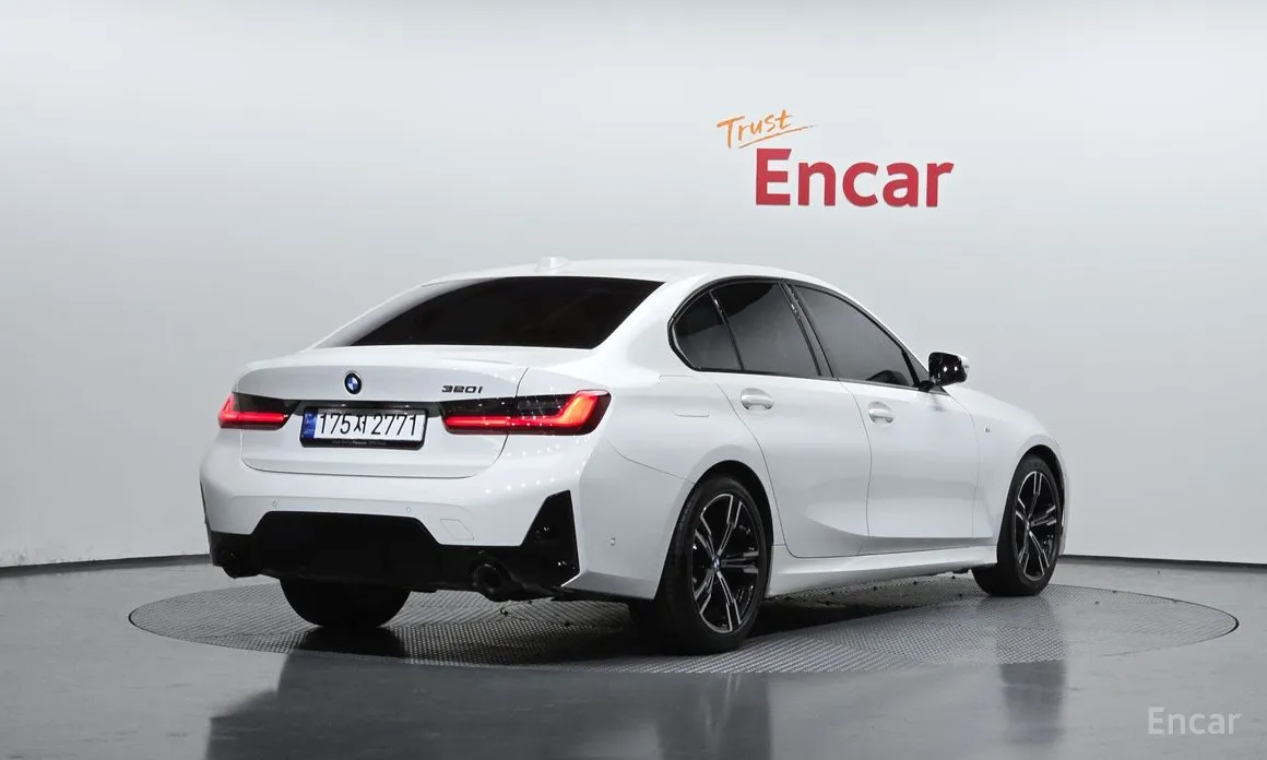 Photo 2 - BMW 3 Series