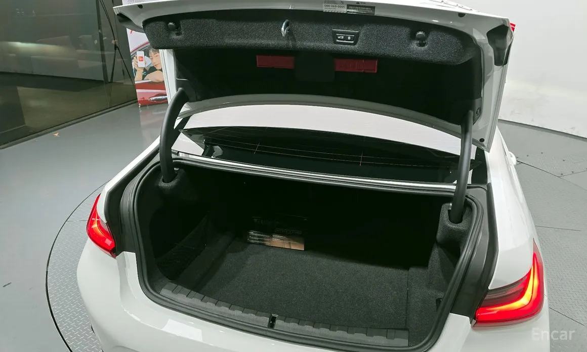 Photo 20 - BMW 3 Series