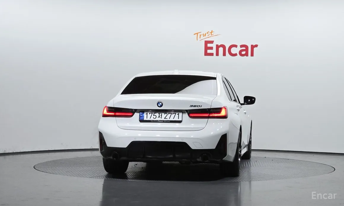 Photo 4 - BMW 3 Series