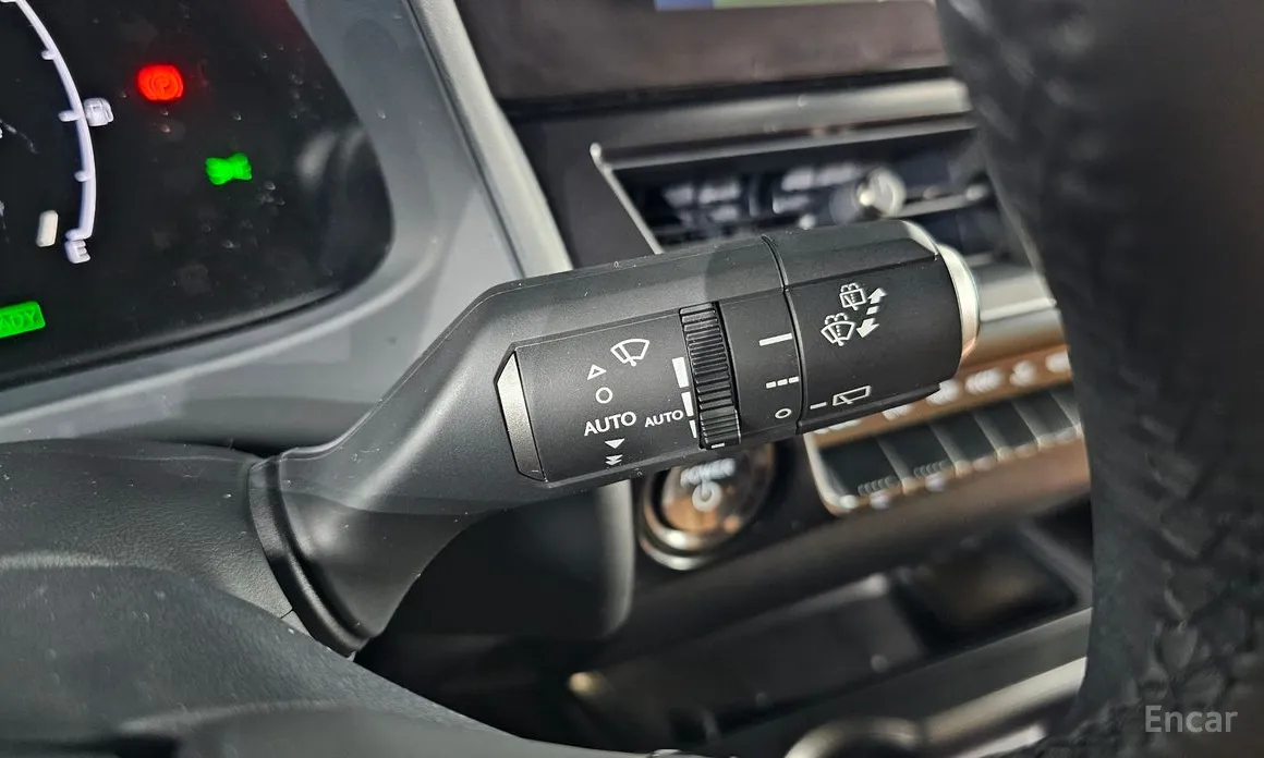 Фото 16 - Lexus UX