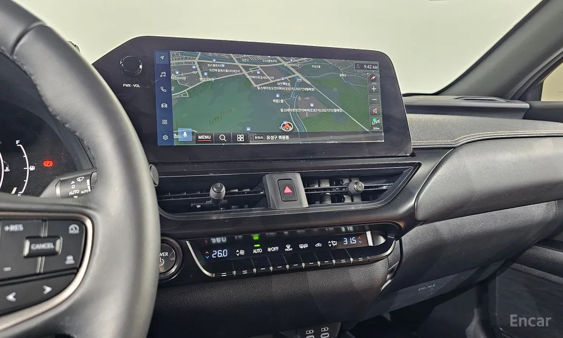 Фото 17 - Lexus UX