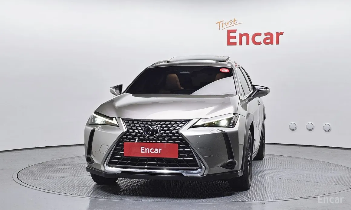 Фото 3 - Lexus UX