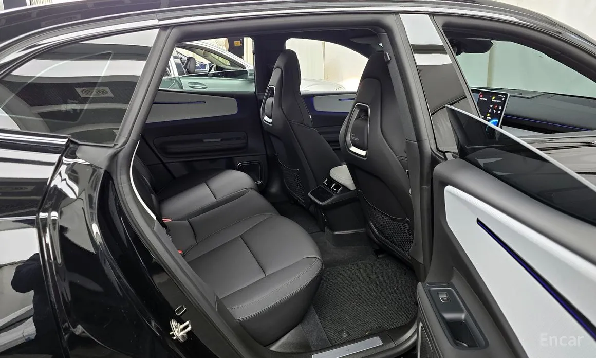 Фото 12 - Polestar 4