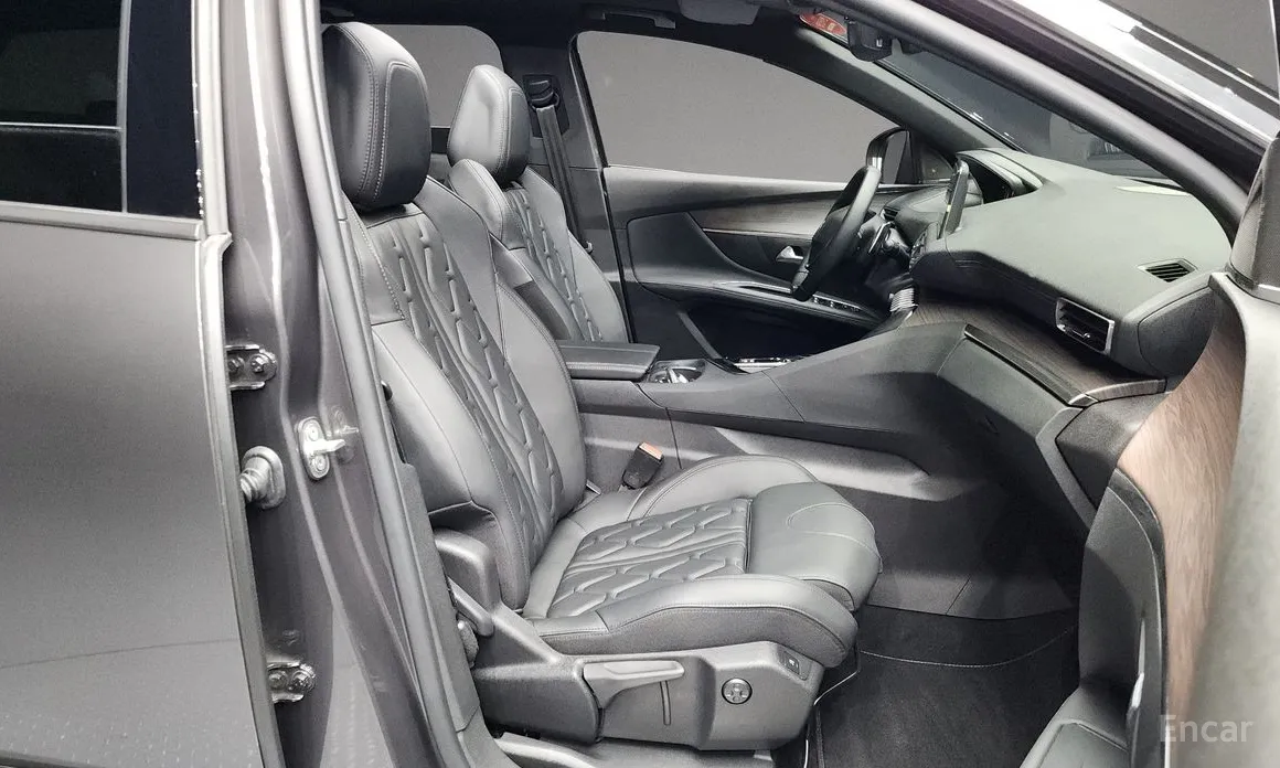 Фото 11 - Peugeot 5008