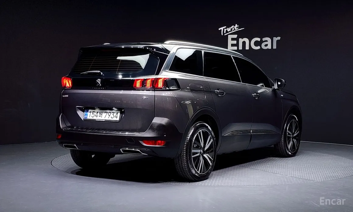 Фото 2 - Peugeot 5008