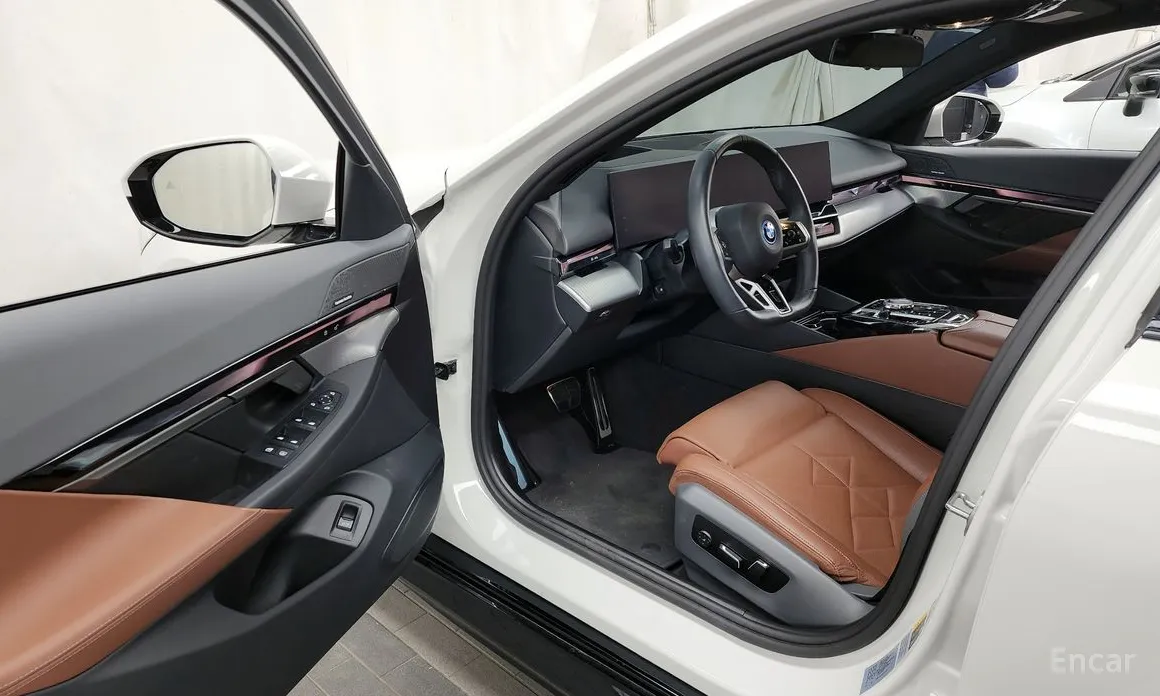 Фото 10 - BMW i5