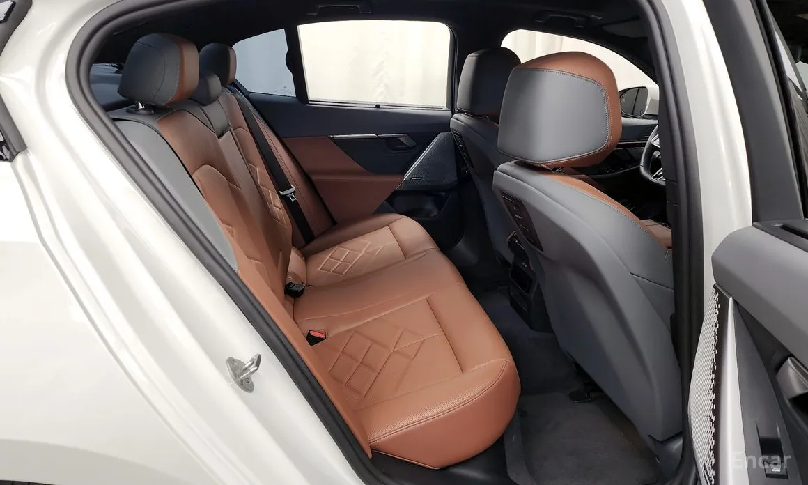 Фото 12 - BMW i5