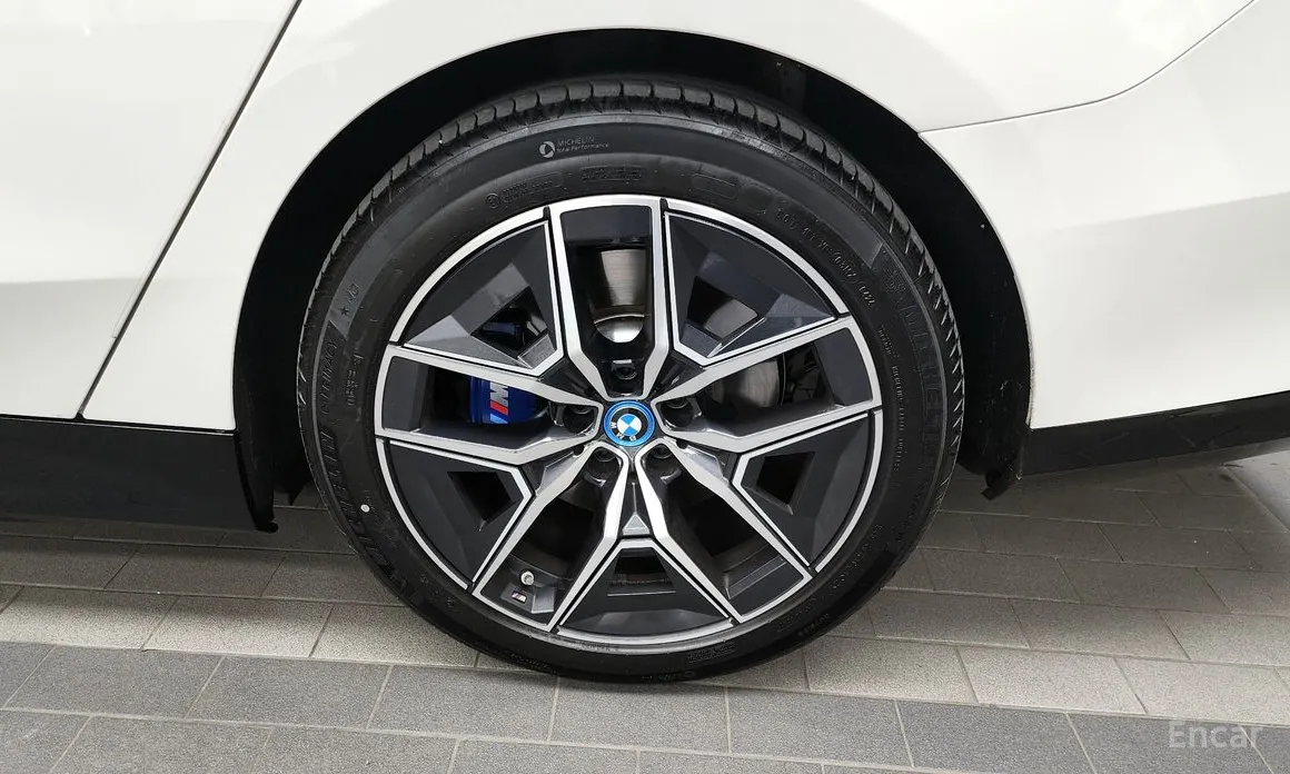 Фото 5 - BMW i5