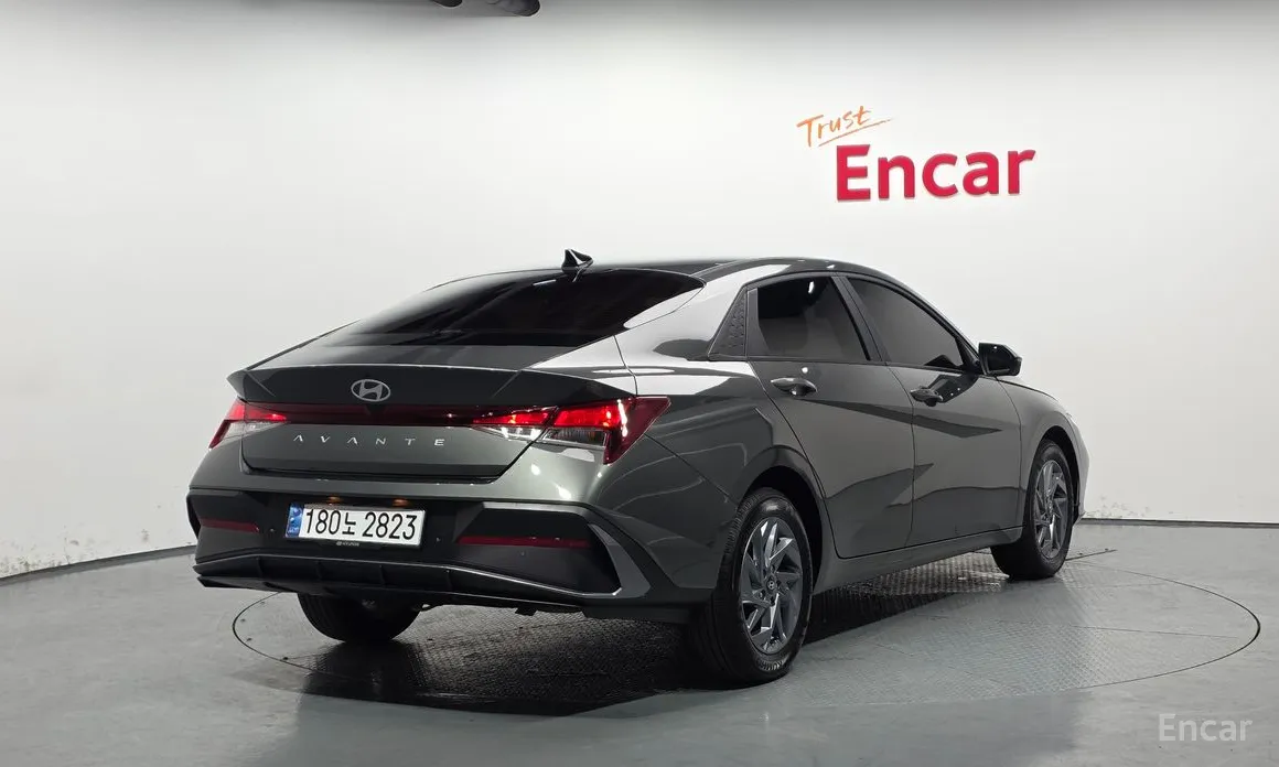 Фото 2 - Hyundai Avante