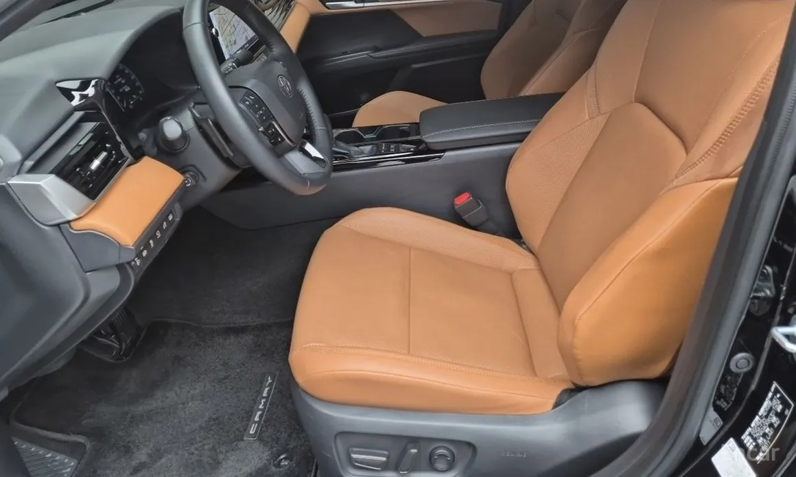 Фото 10 - Toyota Camry