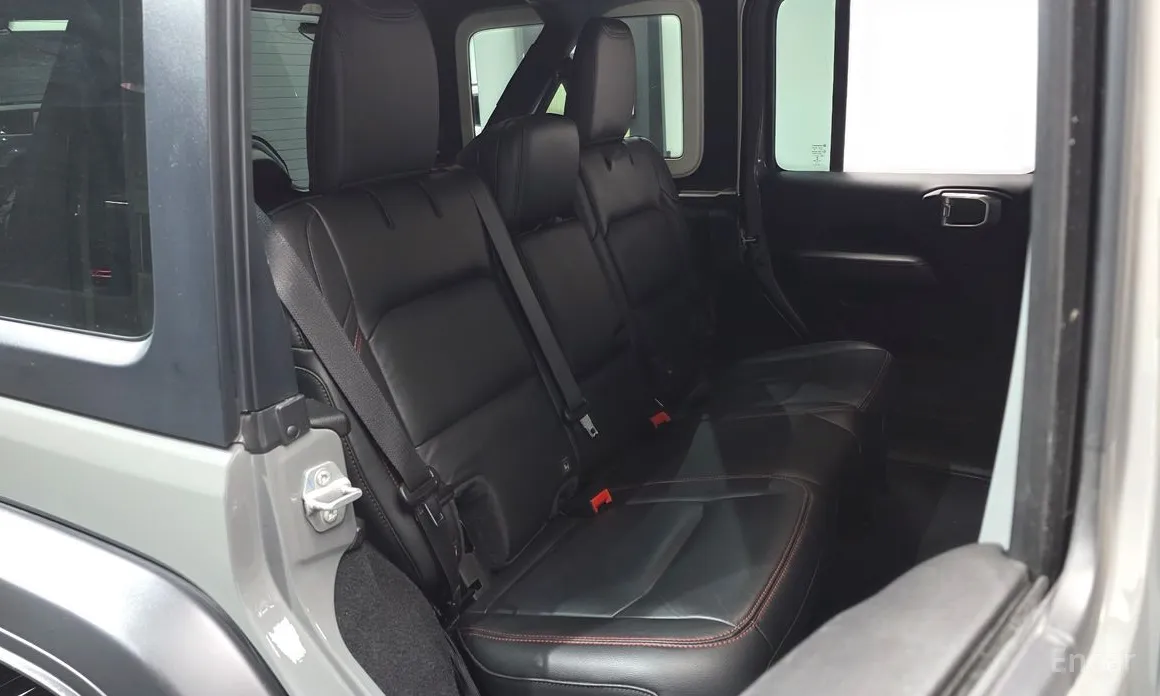 Фото 11 - Jeep Wrangler