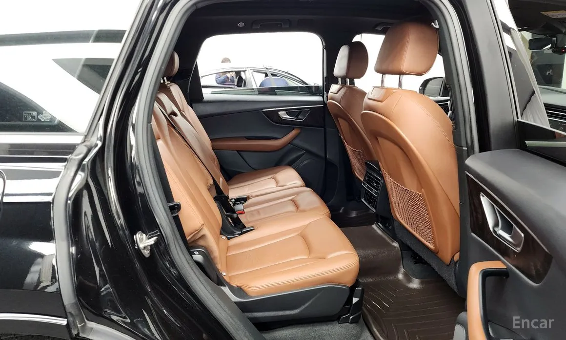 Фото 12 - Audi Q7