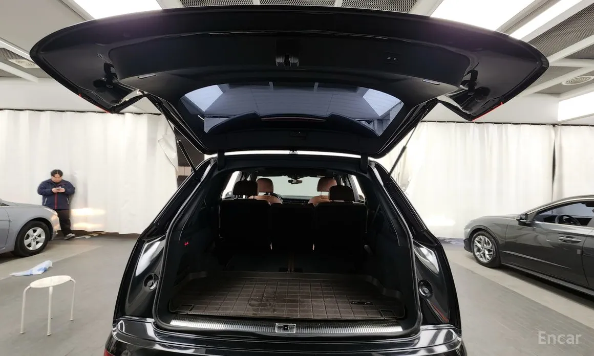 Фото 20 - Audi Q7