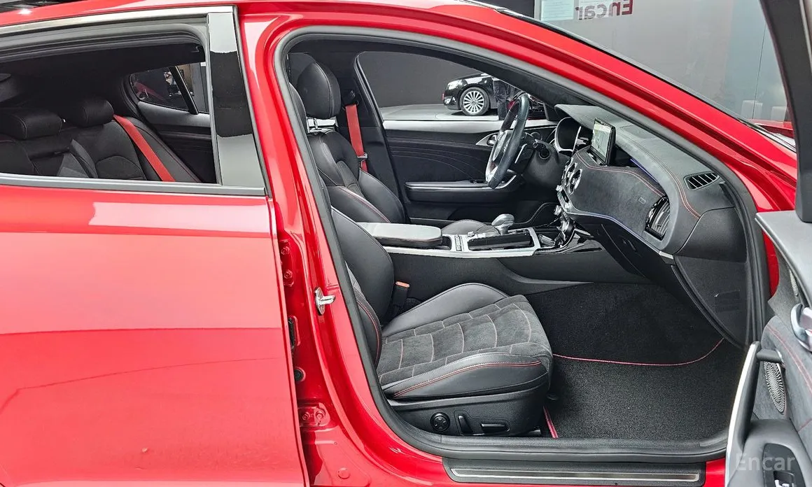 Фото 10 - Kia Stinger