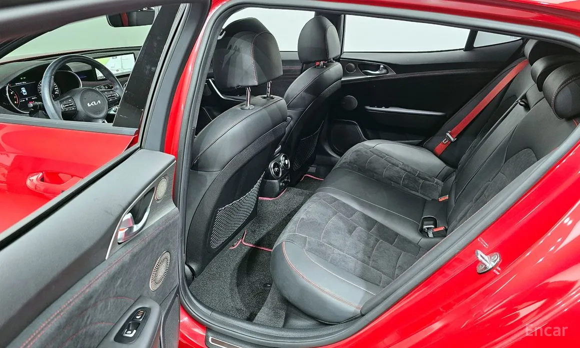 Фото 12 - Kia Stinger