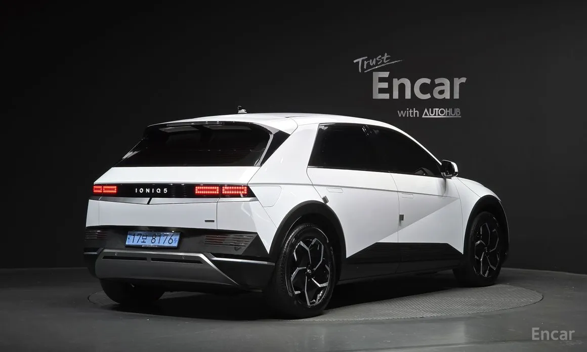 Photo 2 - Hyundai Ioniq 5