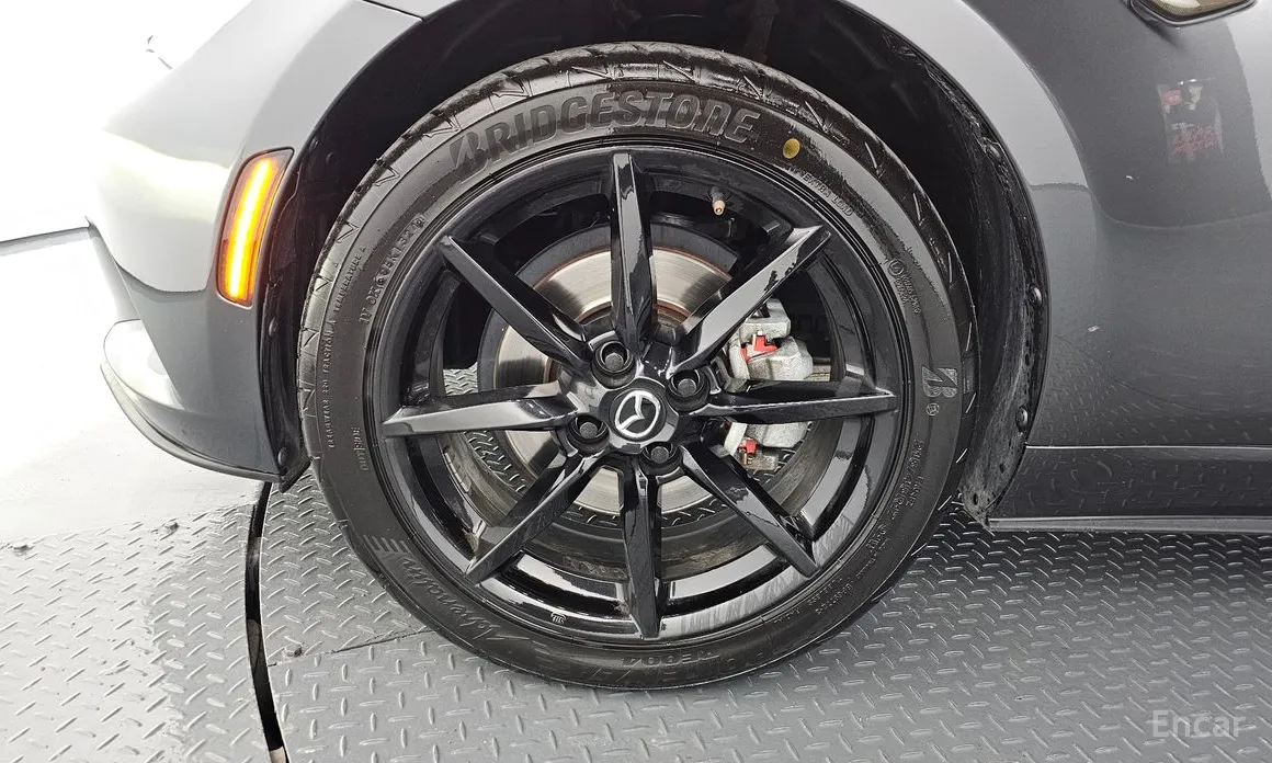 Фото 5 - Mazda MX-5 Miata