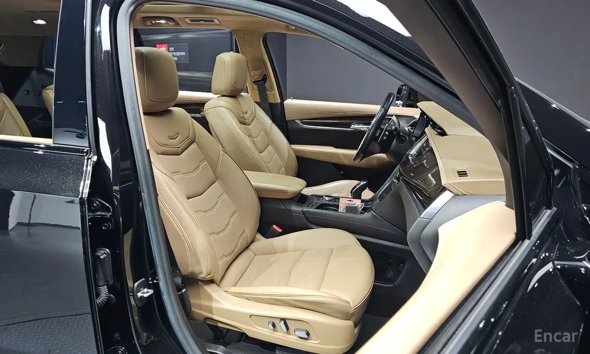 Фото 10 - Cadillac XT6