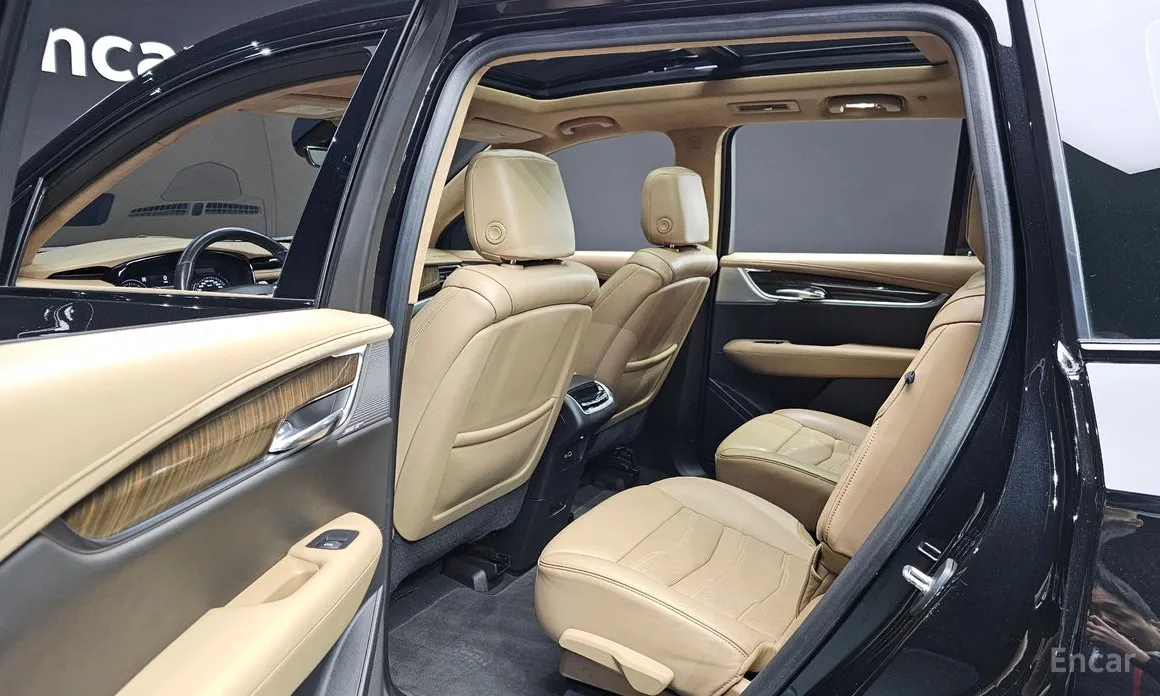 Фото 12 - Cadillac XT6