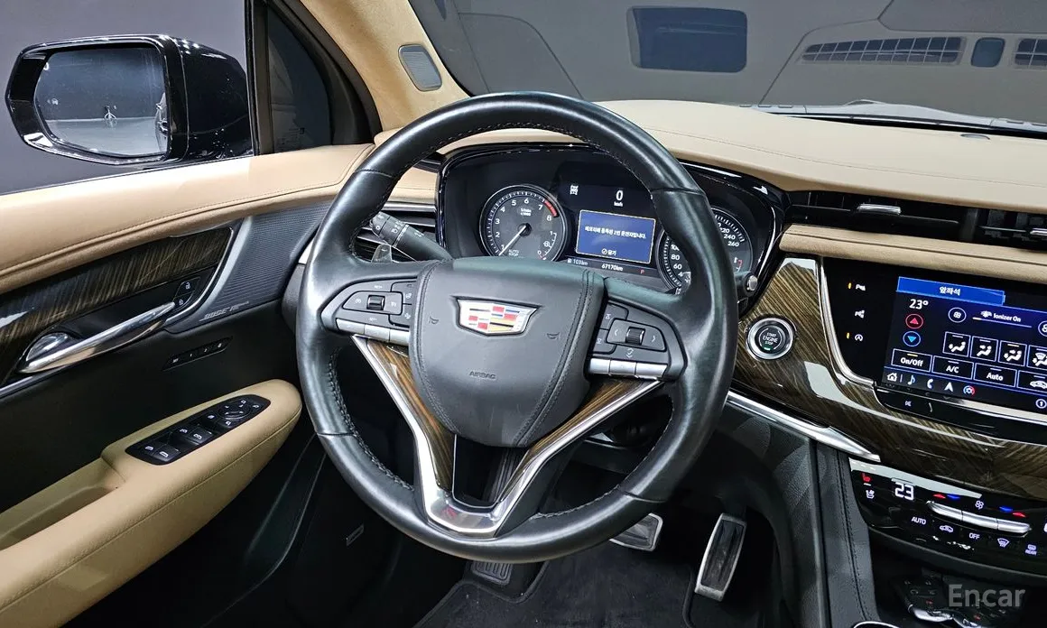 Фото 13 - Cadillac XT6