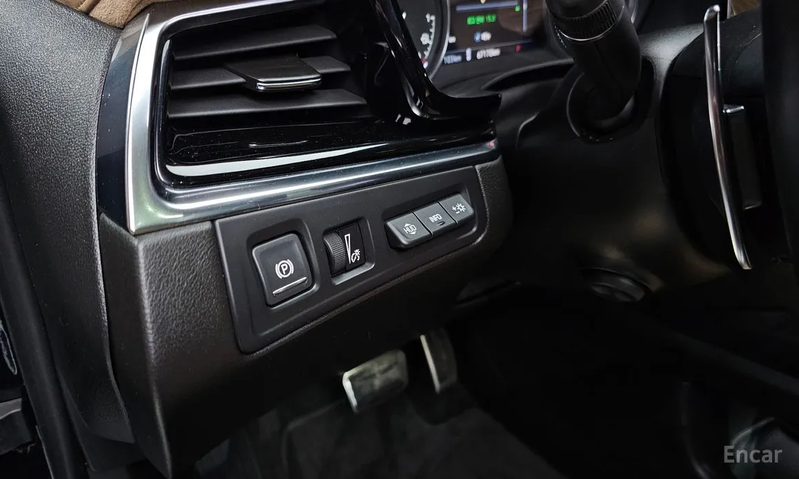 Фото 16 - Cadillac XT6