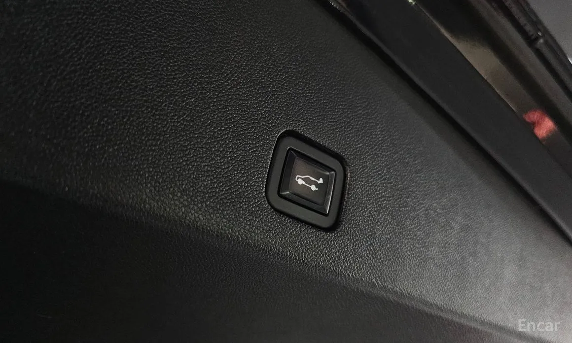 Фото 19 - Cadillac XT6