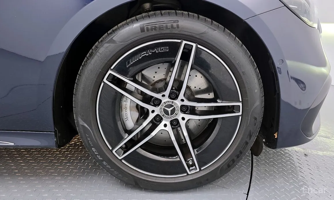 Фото 5 - Mercedes-Benz E-Class