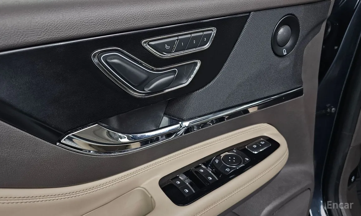 Фото 17 - Lincoln Corsair