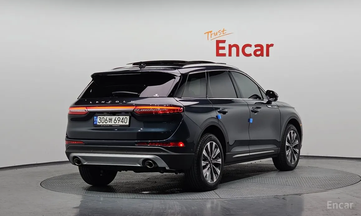 Фото 2 - Lincoln Corsair