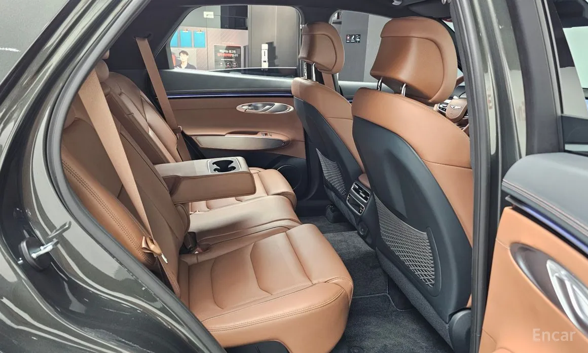 Фото 12 - Genesis GV70