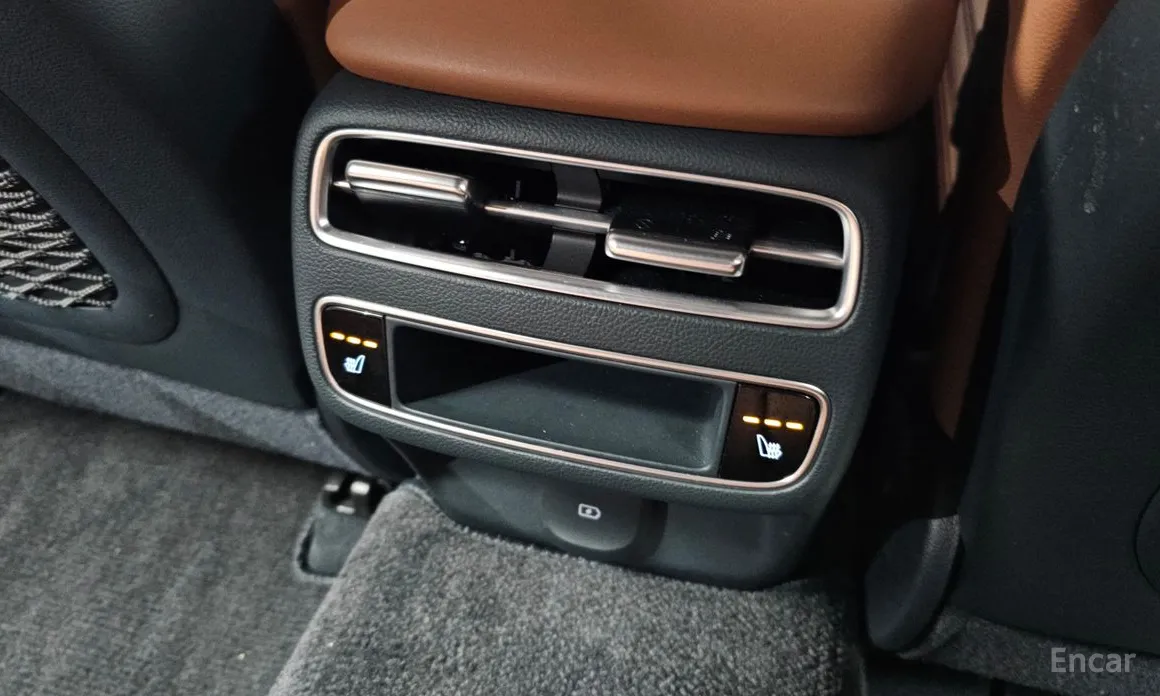 Фото 19 - Genesis GV70