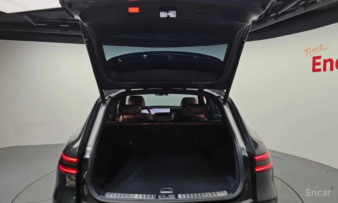 Фото 20 - Genesis GV70