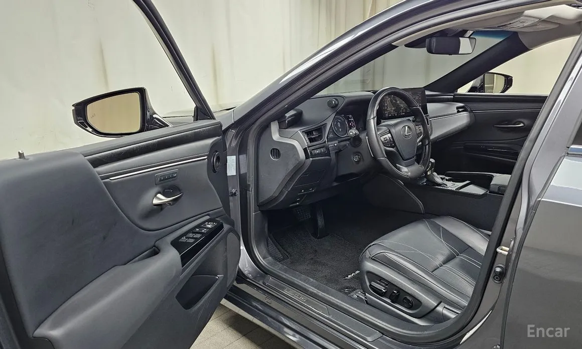 Фото 10 - Lexus ES