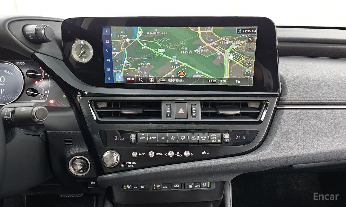 Фото 16 - Lexus ES