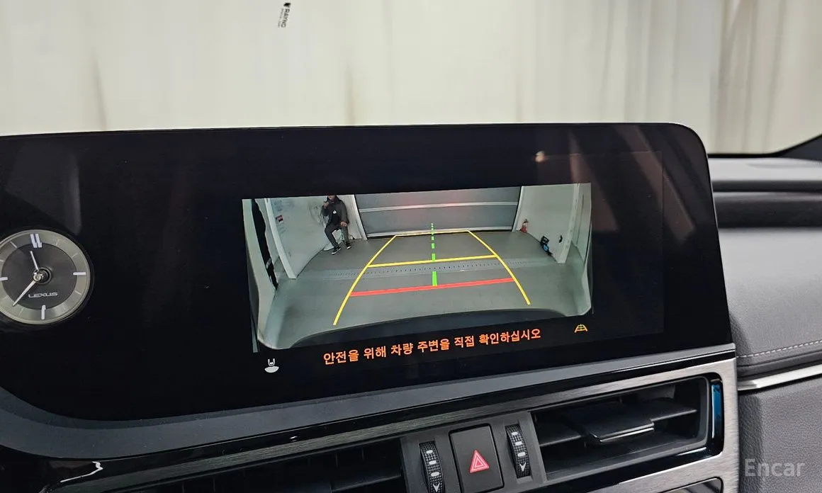 Фото 17 - Lexus ES