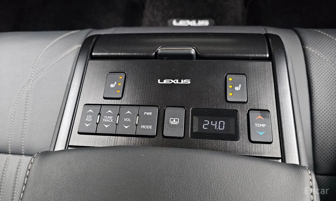 Фото 18 - Lexus ES