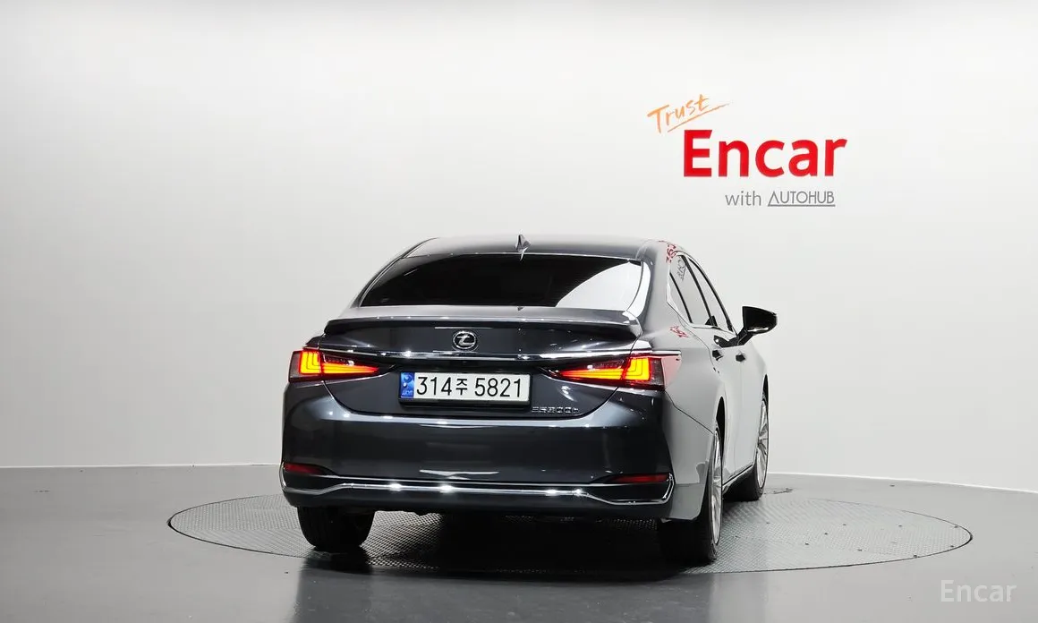 Фото 4 - Lexus ES