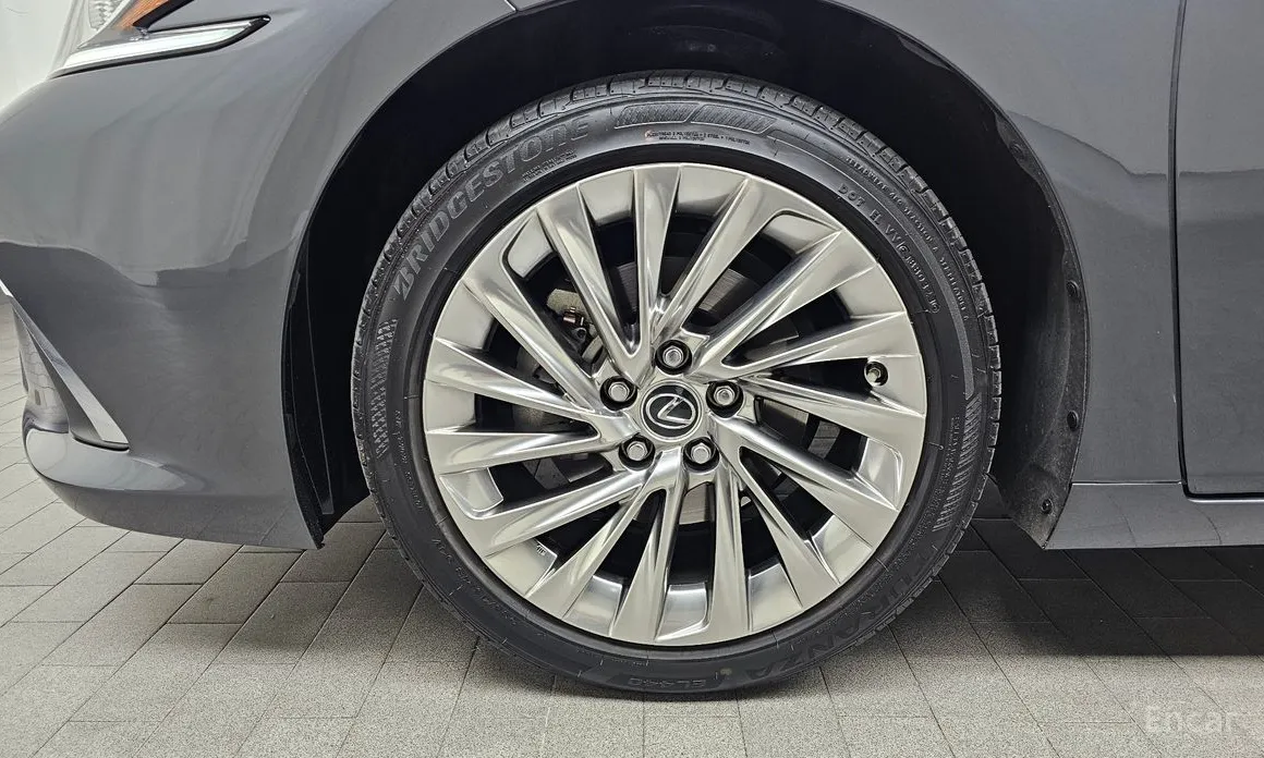 Фото 5 - Lexus ES