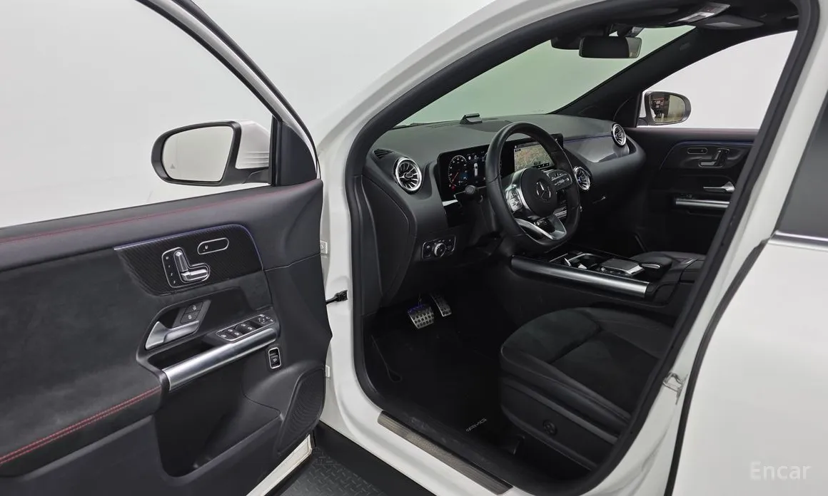 Фото 12 - Mercedes-Benz GLA-Class