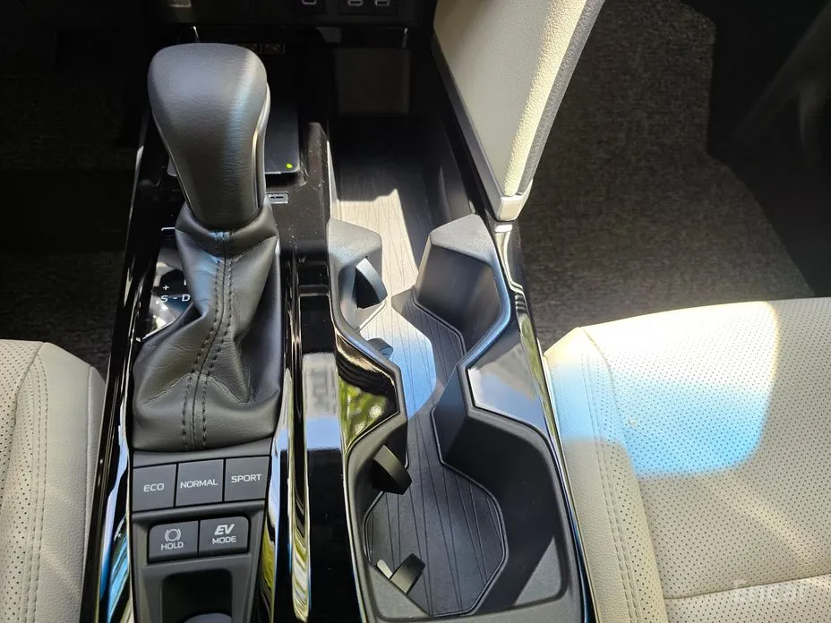 Фото 9 - Toyota Camry