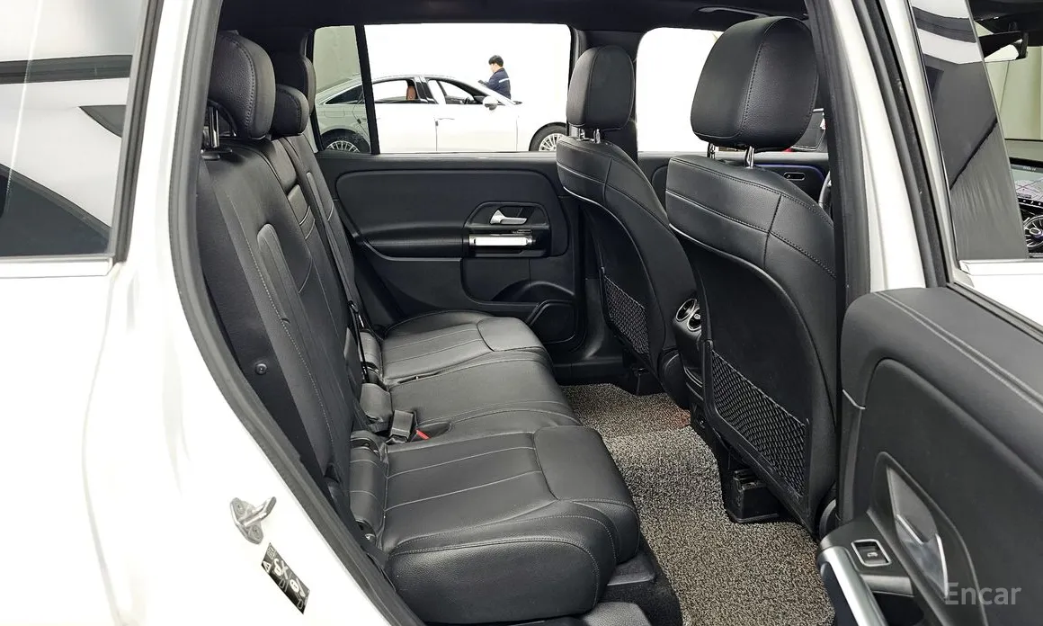 Фото 12 - Mercedes-Benz GLB-Class