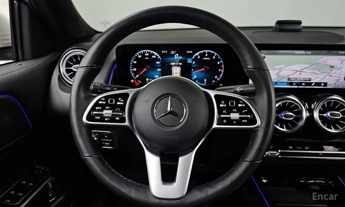 Фото 13 - Mercedes-Benz GLB-Class